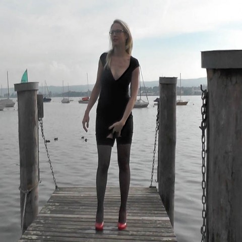 Piss auf Bootssteg am Bodensee