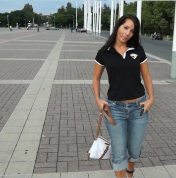 Mutprobe! Sperma-Walk vor dem Olympiastadion