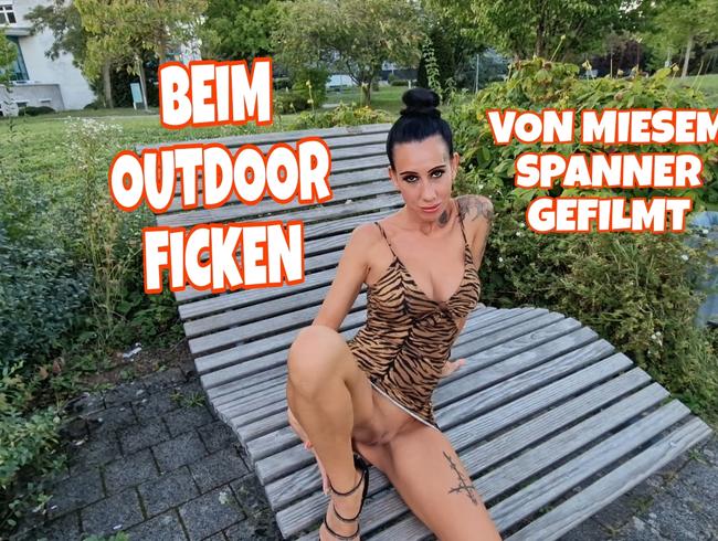 BEIM OUTDOOR FICK VOM MIESEN SPANNER GEFILMT